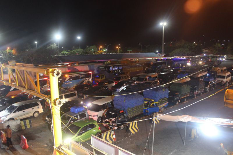 Menhub minta maaf dan puji pemudik yang antre di Pelabuhan Merak dan Ciwandan