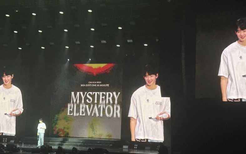 Cha Eun-woo menikmati waktu bersama penggemar dalam konser di Jakarta Cha Eun-woo menikmati waktu bersama penggemar dalam konser di Jakarta