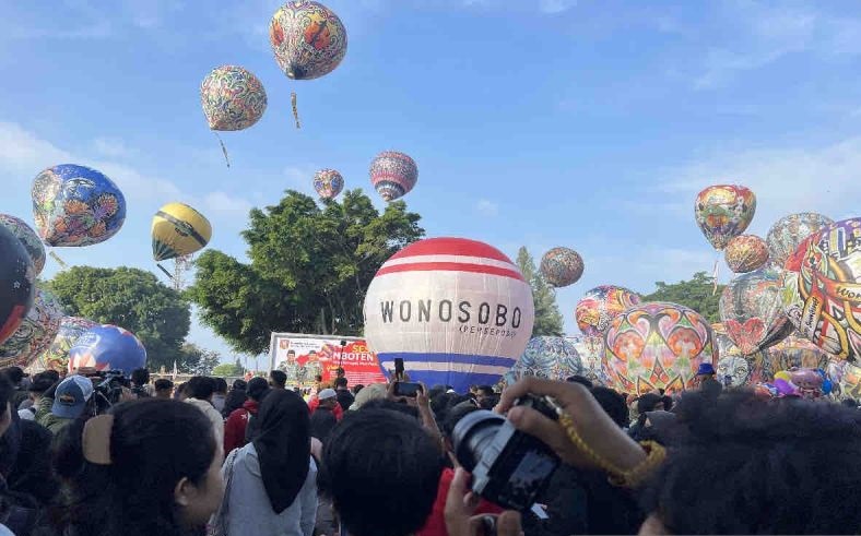 Dirjen Navigasi Penerbangan pantau festival balon udara Wonosobo Dirjen Navigasi Penerbangan pantau festival balon udara Wonosobo