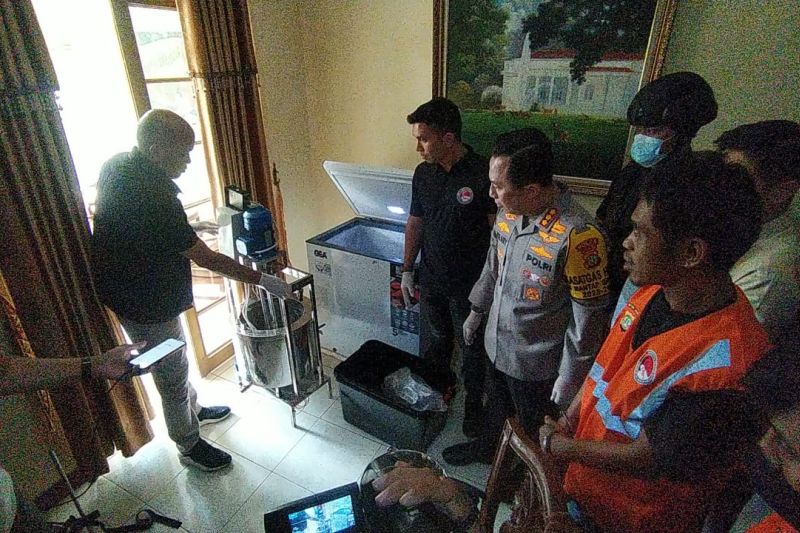 Polisi dalami kasus produksi narkoba di kawasan perumahan Sentul Polisi dalami kasus produksi narkoba di kawasan perumahan Sentul