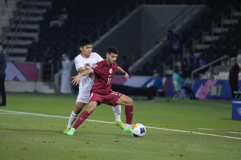 Penalti Khaled bawa Qatar unggul 1-0 atas Indonesia pada babak pertama Penalti Khaled bawa Qatar unggul 1-0 atas Indonesia pada babak pertama