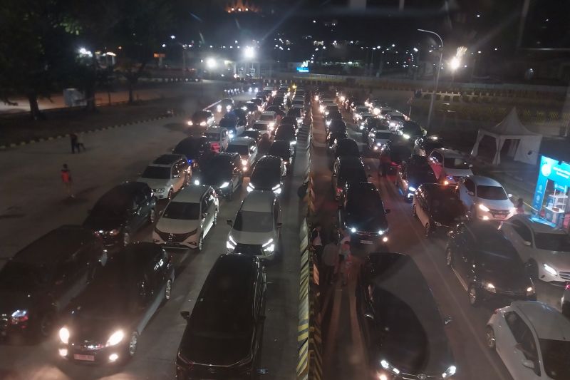 ASDP perkirakan puncak arus balik di Bakauheni pada 13-14 April ASDP perkirakan puncak arus balik di Bakauheni pada 13-14 April