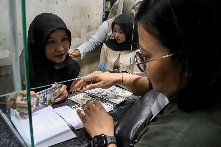 Rupiah Senin pagi naik 45 poin menjadi Rp16.215 per dolar AS