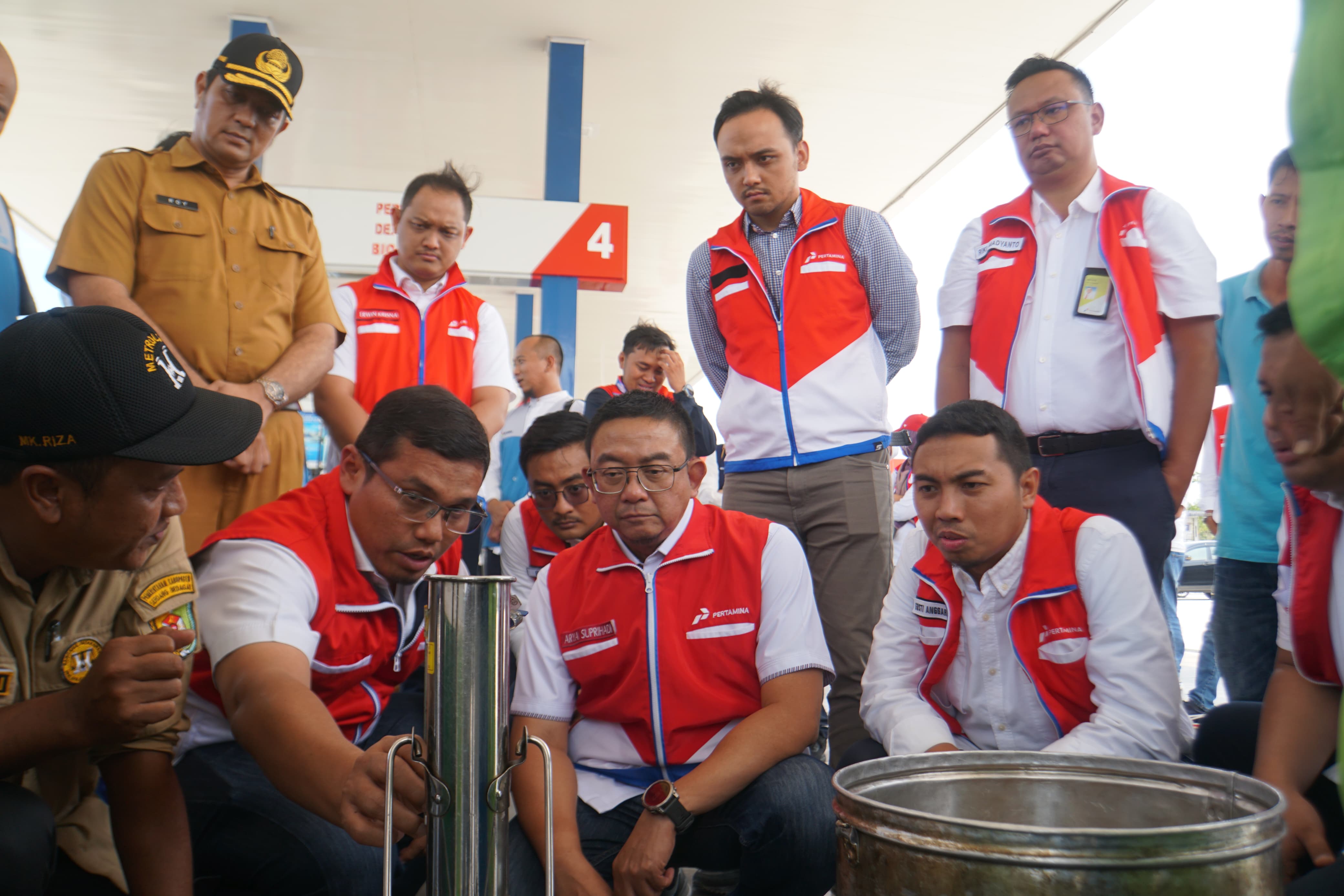 Pastikan kualitas BBM, Pertamina lakukan uji tera di sejumlah SPBU Sumatera Utara Pastikan kualitas BBM, Pertamina lakukan uji tera di sejumlah SPBU Sumatera Utara