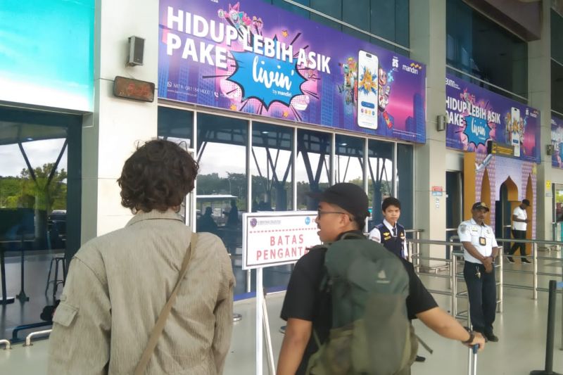 Imigrasi Sorong deportasi satu warga negara Amerika Imigrasi Sorong deportasi satu warga negara Amerika