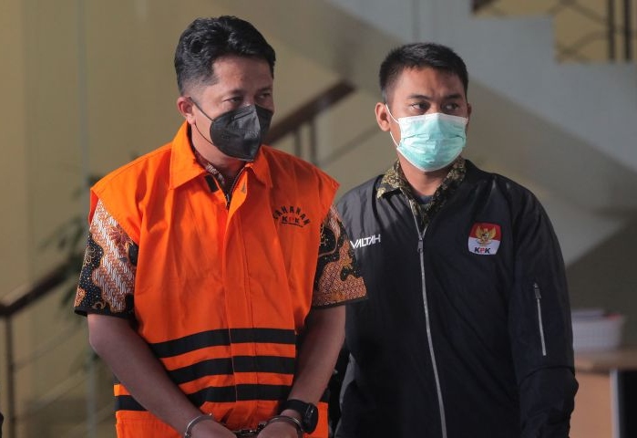 KPK perpanjang penahanan dua tersangka korupsi BPPD Sidoarjo