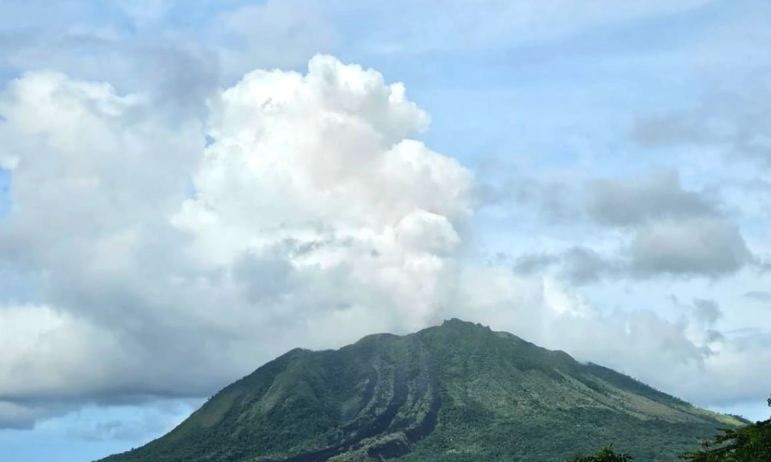 Gunung Ruang alami 944 kali aktivitas kegempaan dalam sehari Gunung Ruang alami 944 kali aktivitas kegempaan dalam sehari