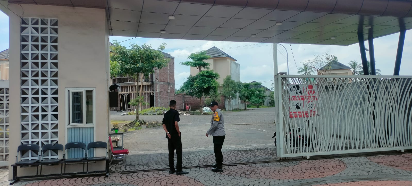 Polres Lumajang patroli permukiman warga yang ditinggal mudik lebaran Polres Lumajang patroli permukiman warga yang ditinggal mudik lebaran