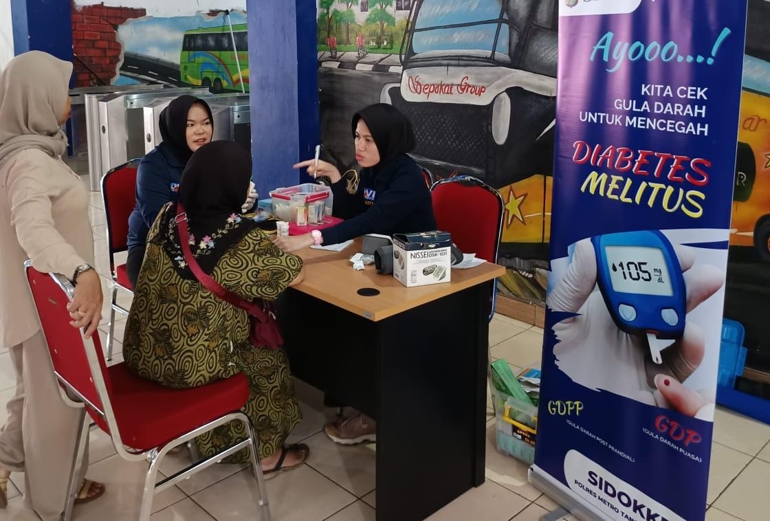 Polres Metro Tangerang Kota gelar bakti kesehatan di Terminal Poris Plawad