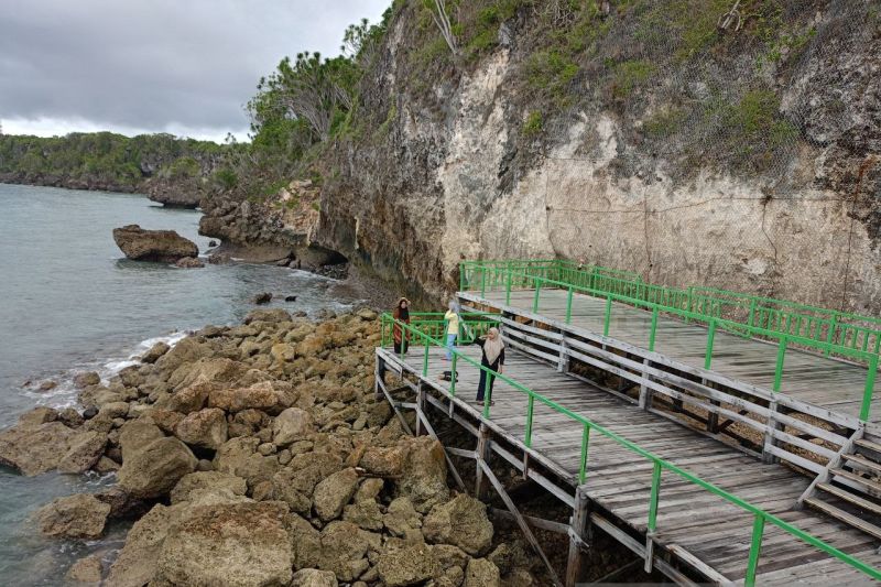 Pemkab Bulukumba mencatat ada 50 ribu pengujung ke Pantai Bira Pemkab Bulukumba mencatat ada 50 ribu pengujung ke Pantai Bira