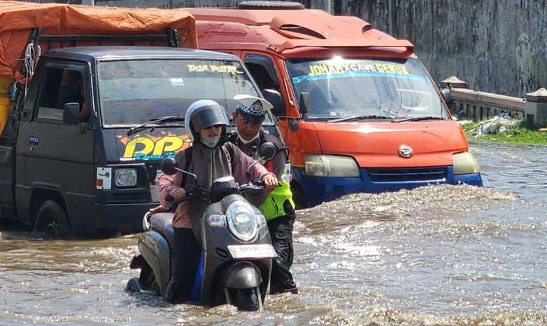 Banjir ganggu arus mudik di jalur pantura Kaligawe Semarang