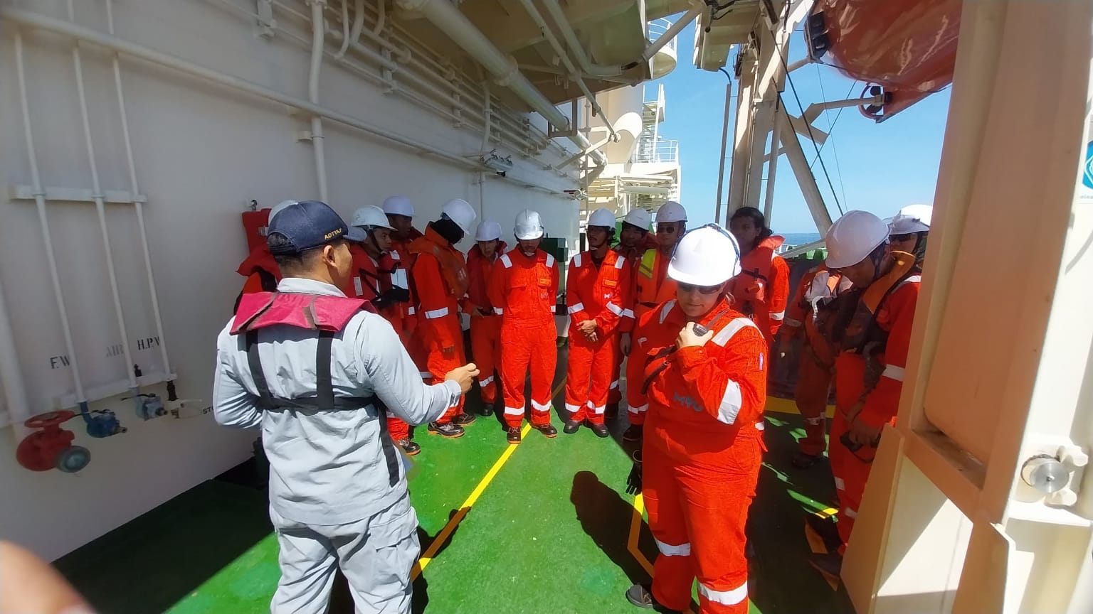 Bakamla RI evakuasi ABK kapal Tanzania terbakar di perairan Pulau Timor Bakamla RI evakuasi ABK kapal Tanzania terbakar di perairan Pulau Timor