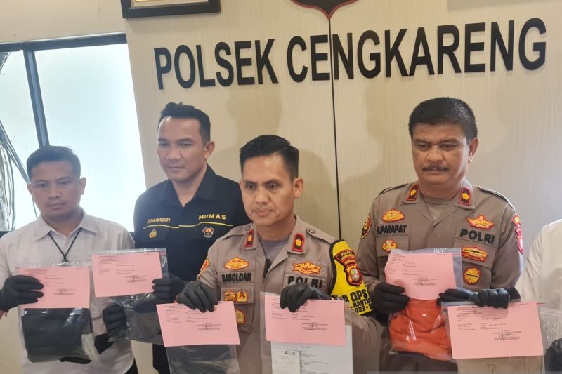 Pria pemeras tiga toko di Cengkareng terancam sembilan tahun penjara Pria pemeras tiga toko di Cengkareng terancam sembilan tahun penjara