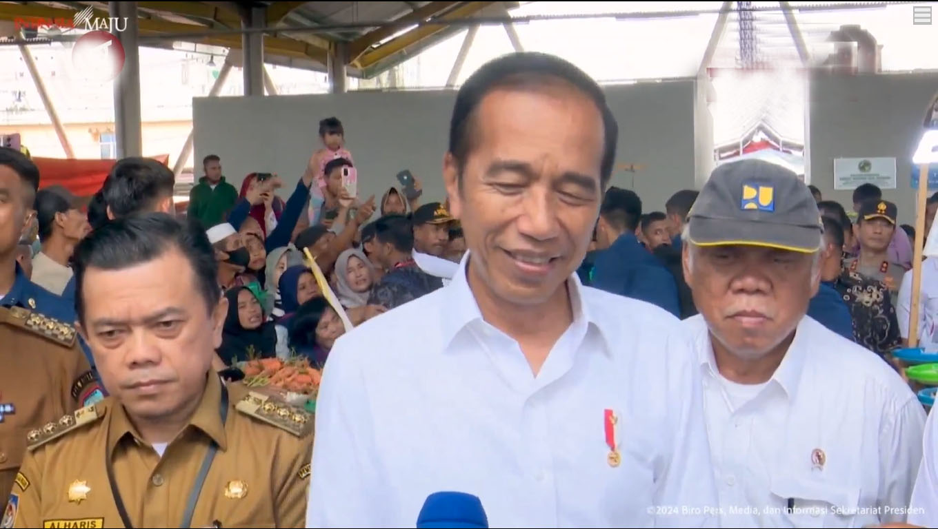 Blusukan di Pasar Muara Bungo, Jokowi tekankan pentingnya revitalisasi pasar Blusukan di Pasar Muara Bungo, Jokowi tekankan pentingnya revitalisasi pasar