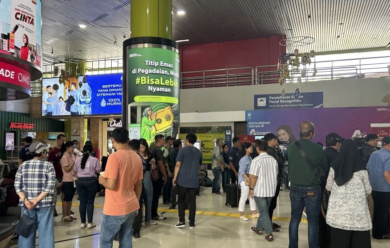 Hari ini 11 KA dari Stasiun Gambir akan singgah di Stasiun Jatinegara Hari ini 11 KA dari Stasiun Gambir akan singgah di Stasiun Jatinegara