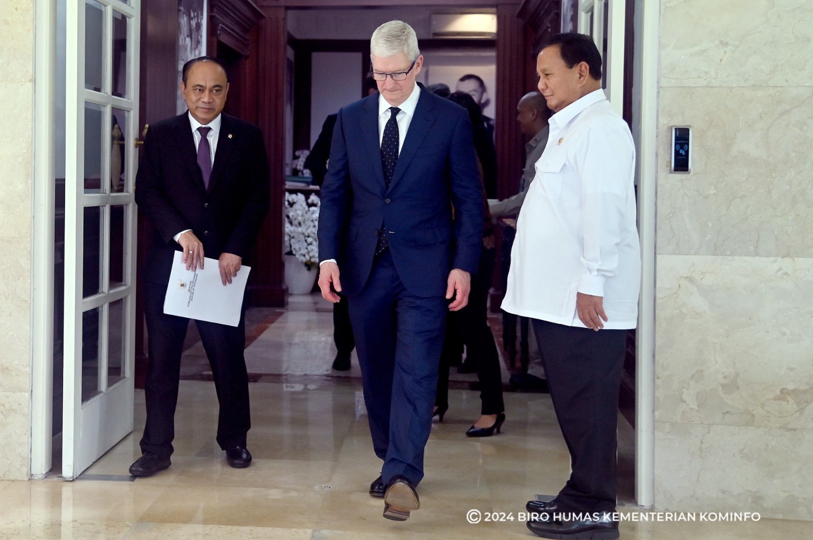 Pertimbangkan bangun pabrik Apple, CEO Apple Tim Cook sebut Indonesia pasar penting Pertimbangkan bangun pabrik Apple, CEO Apple Tim Cook sebut Indonesia pasar penting