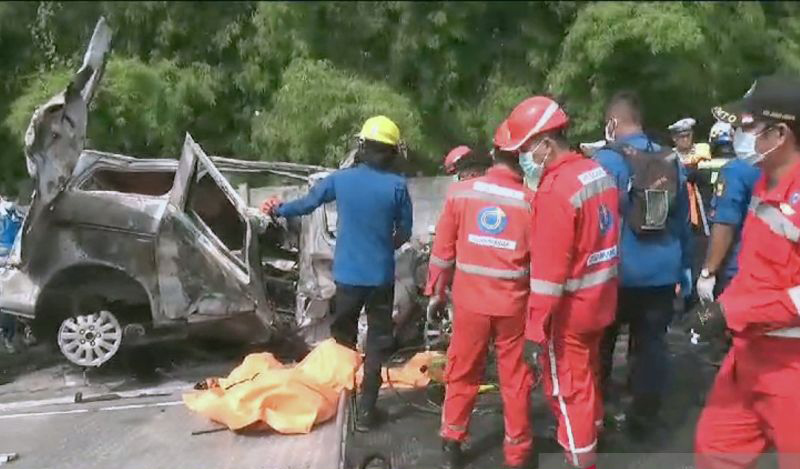 Polisi selidiki penyebab kecelakaan di KM 58 Polisi selidiki penyebab kecelakaan di KM 58