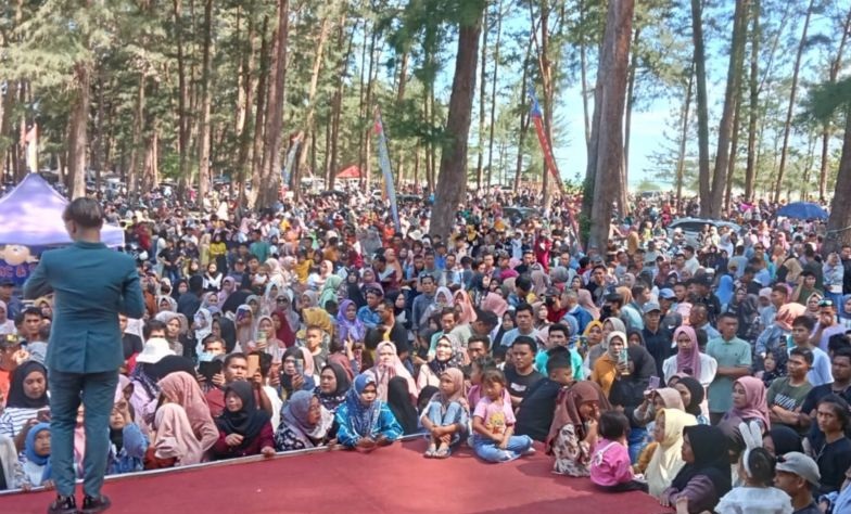 Pengunjung Pantai Batu Kumbang Mukomuko capai 8.000 orang