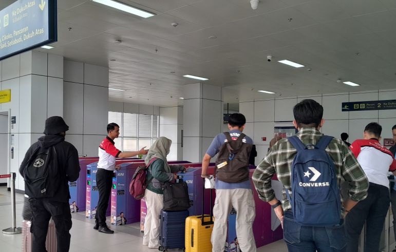 KAI siagakan petugas kesehatan di stasiun LRT Jabodebek selama Lebaran KAI siagakan petugas kesehatan di stasiun LRT Jabodebek selama Lebaran