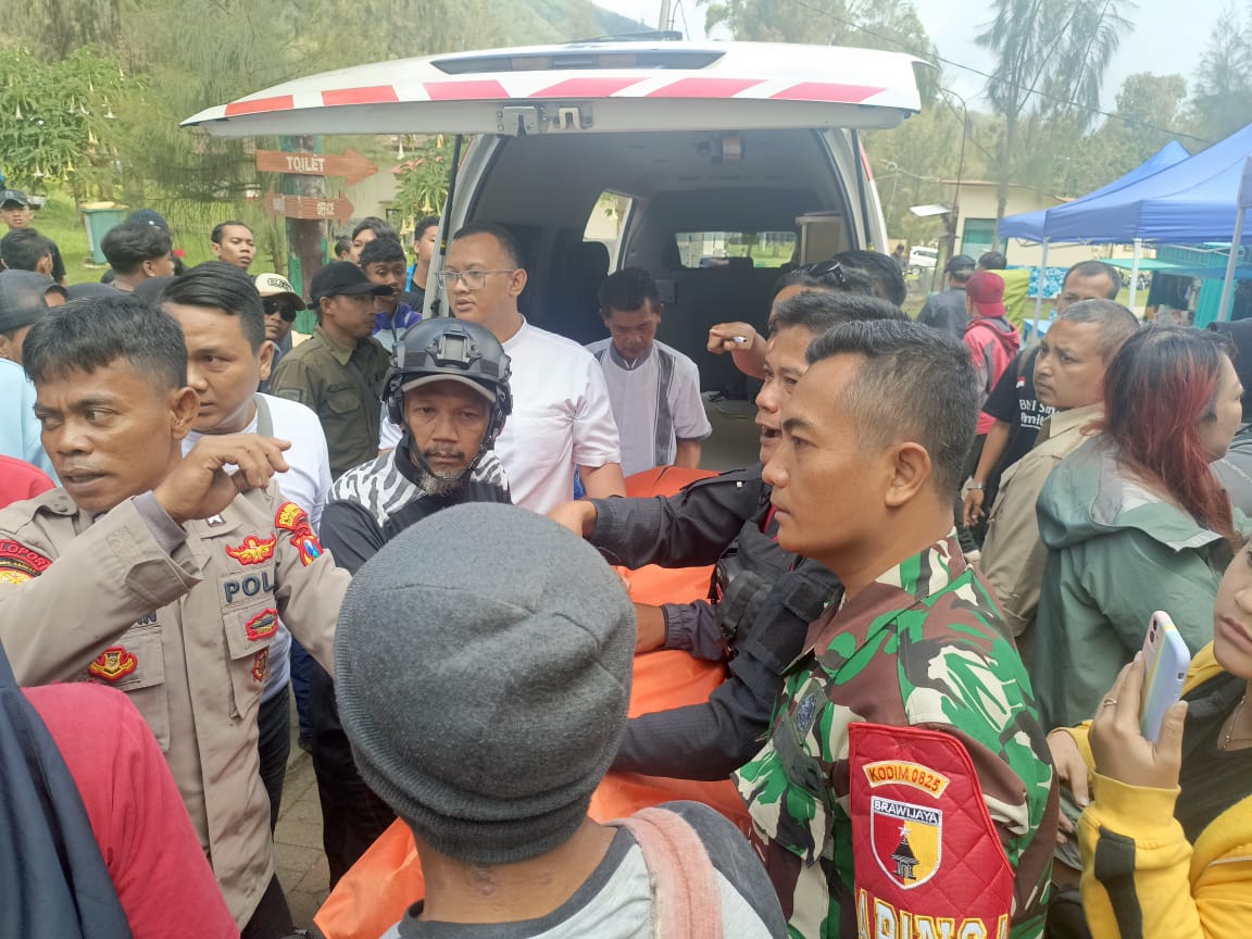Polisi sebut turis asal China tewas terjatuh ke kawah Ijen Jawa Timur murni kecelakaan Polisi sebut turis asal China tewas terjatuh ke kawah Ijen Jawa Timur murni kecelakaan