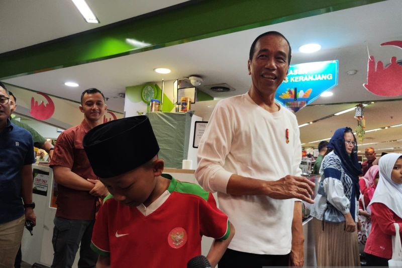 Presiden antar 43 anak yatim belanja baju-makanan untuk Lebaran Presiden antar 43 anak yatim belanja baju-makanan untuk Lebaran