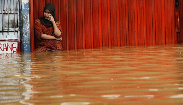 7 April 2013: Puluhan rumah di Garut terendam banjir bandang