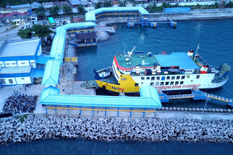 Pelabuhan penyeberangan Gorontalo layani arus mudik terakhir Pelabuhan penyeberangan Gorontalo layani arus mudik terakhir