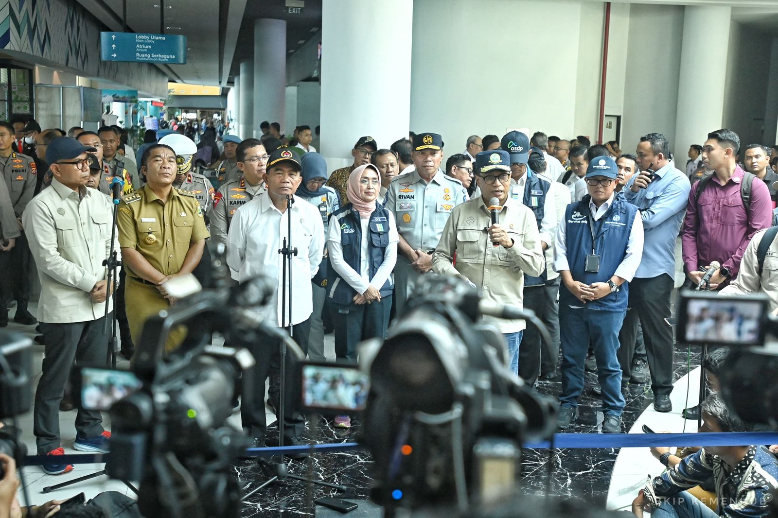 Pelabuhan Panjang akan dipakai urai kemacetan, truk ODOL akan ditindak dan Pelabuhan Merak tidak untuk bongkar muat Pelabuhan Panjang akan dipakai urai kemacetan, truk ODOL akan ditindak dan Pelabuhan Merak tidak untuk bongkar muat