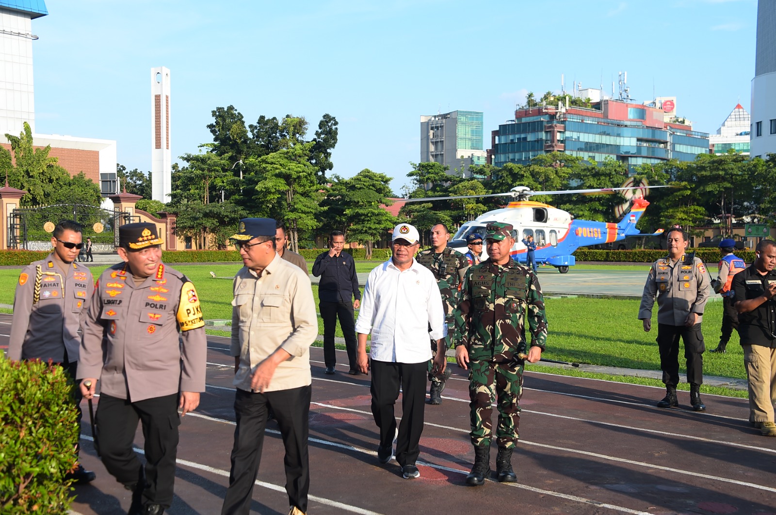 Panglima TNI tinjau arus balik Lebaran 1445 H Panglima TNI tinjau arus balik Lebaran 1445 H
