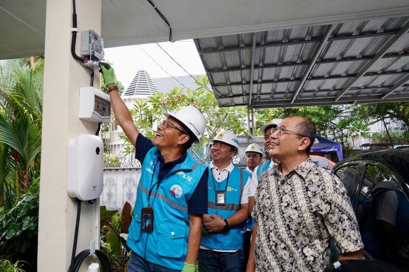 PLN beri layanan home charging bagi 300 pengguna kendaraan listrik PLN beri layanan home charging bagi 300 pengguna kendaraan listrik