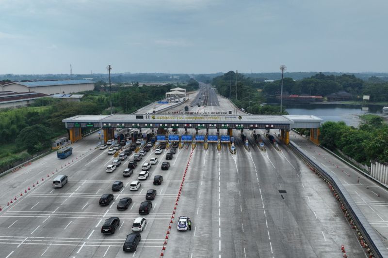 Arus lalu lintas kembali normal di Tol Trans Jawa Arus lalu lintas kembali normal di Tol Trans Jawa