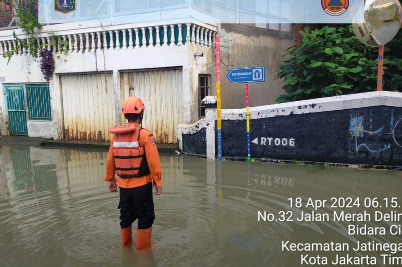 Banjir terjadi di 18 RT Jaktim karena Kali Ciliwung