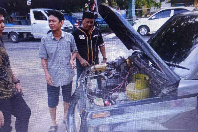 Warga Bulukumba modifikasi mobil BBM ke gas elpiji Warga Bulukumba modifikasi mobil BBM ke gas elpiji