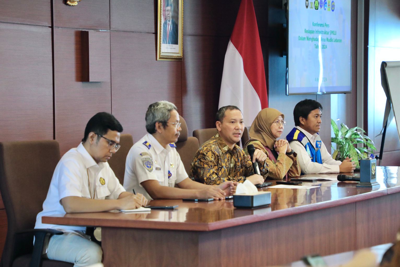 Pemerintah pastikan SPKLU aman layani pemudik Lebaran Pemerintah pastikan SPKLU aman layani pemudik Lebaran