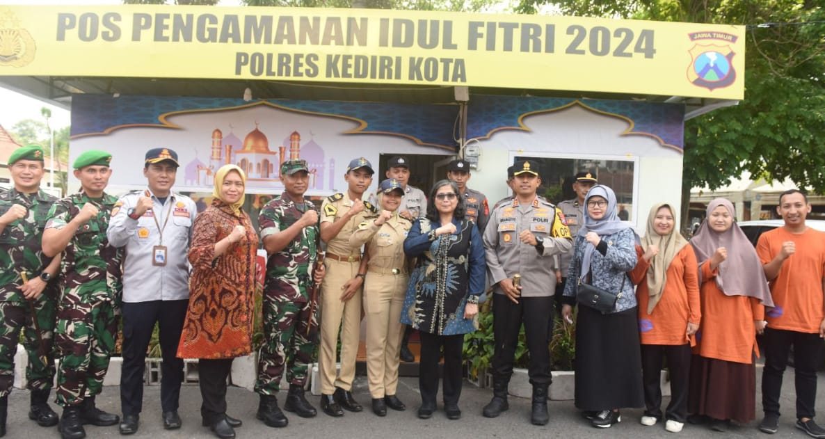 Kapolres Kediri Kota ajak pemudik jaga kondusifitas selama di kampung halaman Kapolres Kediri Kota ajak pemudik jaga kondusifitas selama di kampung halaman