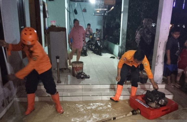 BPBD Bogor evakuasi banjir-longsor di Gunung Sindur BPBD Bogor evakuasi banjir-longsor di Gunung Sindur
