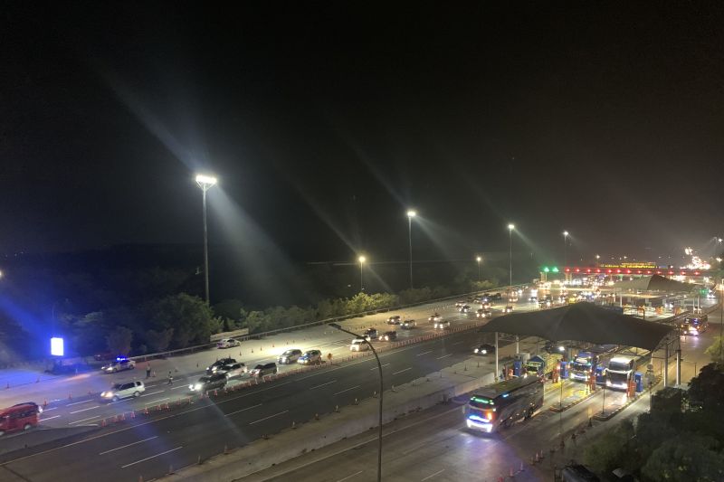 Arus lalu lintas di Gerbang Tol Cikatama lancar Senin dinihari Arus lalu lintas di Gerbang Tol Cikatama lancar Senin dinihari