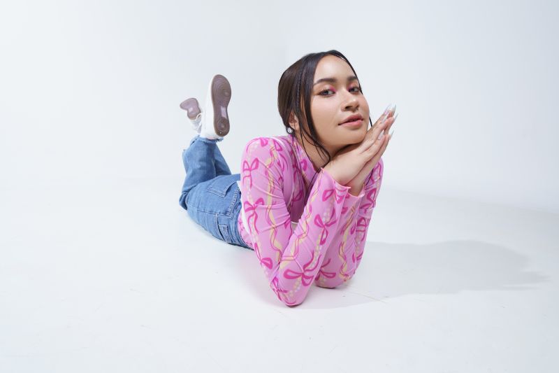 Satine Zaneta hadirkan lagu cinta untuk penggemar Satine Zaneta hadirkan lagu cinta untuk penggemar