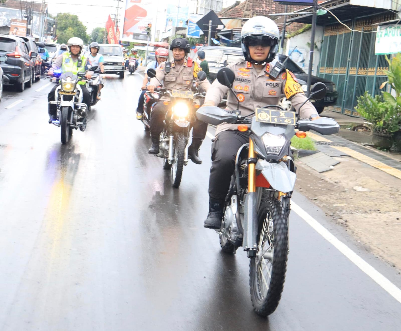 Kapolres Kediri Kota pimpin pengamanan arus balik di tiga titik perbatasan lintasan pemudik Kapolres Kediri Kota pimpin pengamanan arus balik di tiga titik perbatasan lintasan pemudik