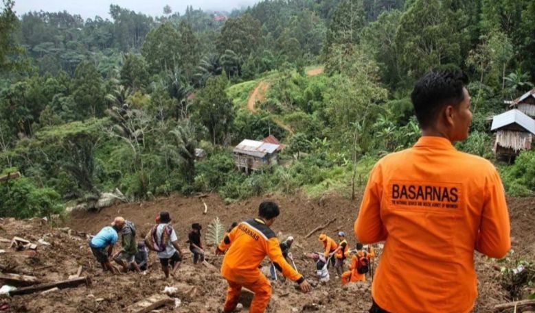 77 korban selamat longsor Tana Toraja berhasil dievakuasi 77 korban selamat longsor Tana Toraja berhasil dievakuasi