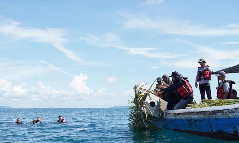 PT Timah tenggelamkan 60 rumah ikan di Laut Air Antu Bangka PT Timah tenggelamkan 60 rumah ikan di Laut Air Antu Bangka