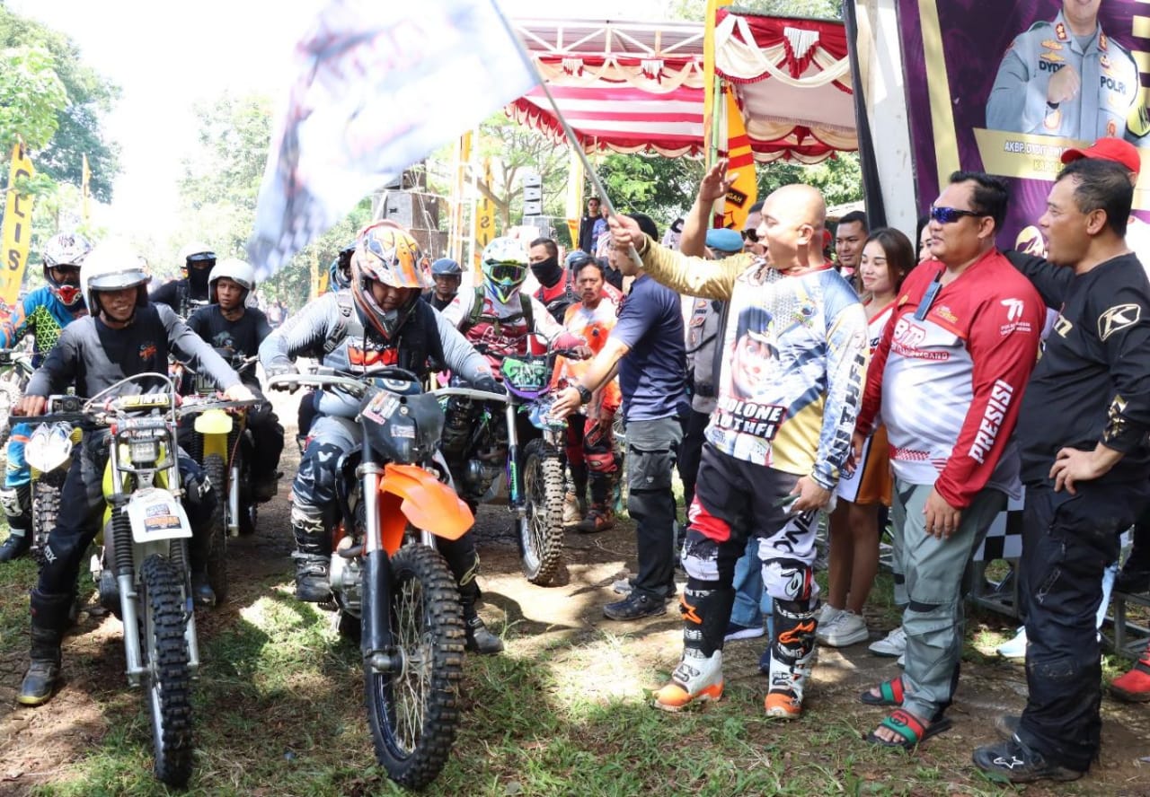 Trabas Kamtibmas, ratusan offroader bersaing taklukan kawasan Ternadi Kudus Trabas Kamtibmas, ratusan offroader bersaing taklukan kawasan Ternadi Kudus