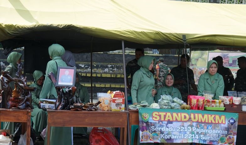 TNI AD menggelar bazar murah kebutuhan pokok TNI AD menggelar bazar murah kebutuhan pokok