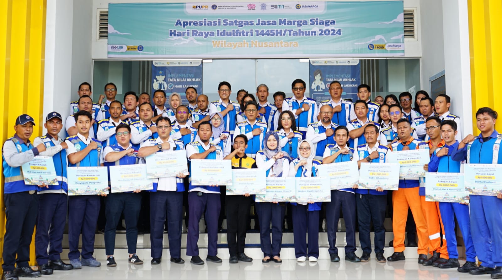 Tim Satgas Jasa Marga Siaga Hari Raya Idulfitri 1445 H/2024 dapat apresiasi Tim Satgas Jasa Marga Siaga Hari Raya Idulfitri 1445 H/2024 dapat apresiasi