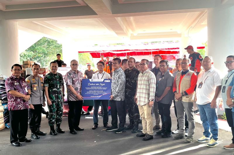 BI serahkan bantuan sosial bencana erupsi Gunung Ruang BI serahkan bantuan sosial bencana erupsi Gunung Ruang