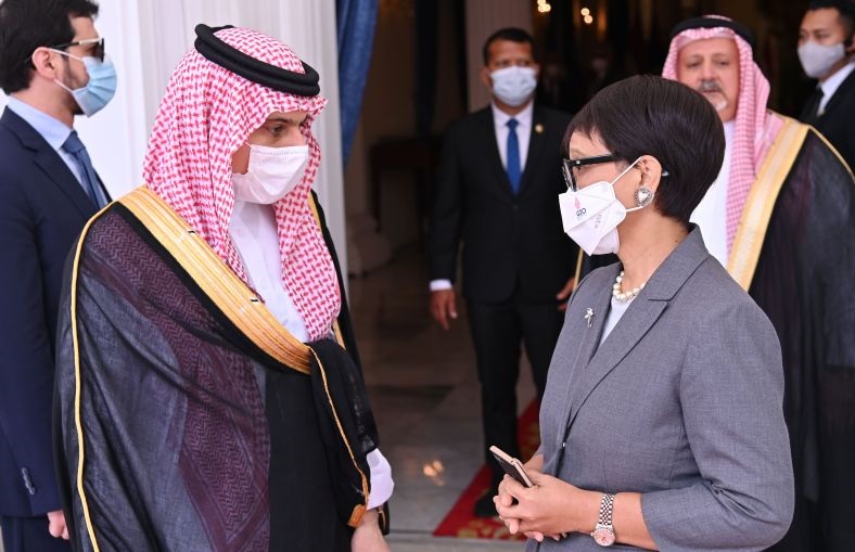 Menlu Retno bahas perkembangan krisis Gaza bersama dubes negara Arab Menlu Retno bahas perkembangan krisis Gaza bersama dubes negara Arab