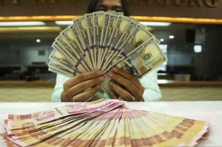 Rupiah Jumat pagi tergelincir ke level Rp15.912 per dolar AS
