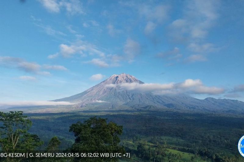 Gunung Semeru kembali erupsi selama 118 detik