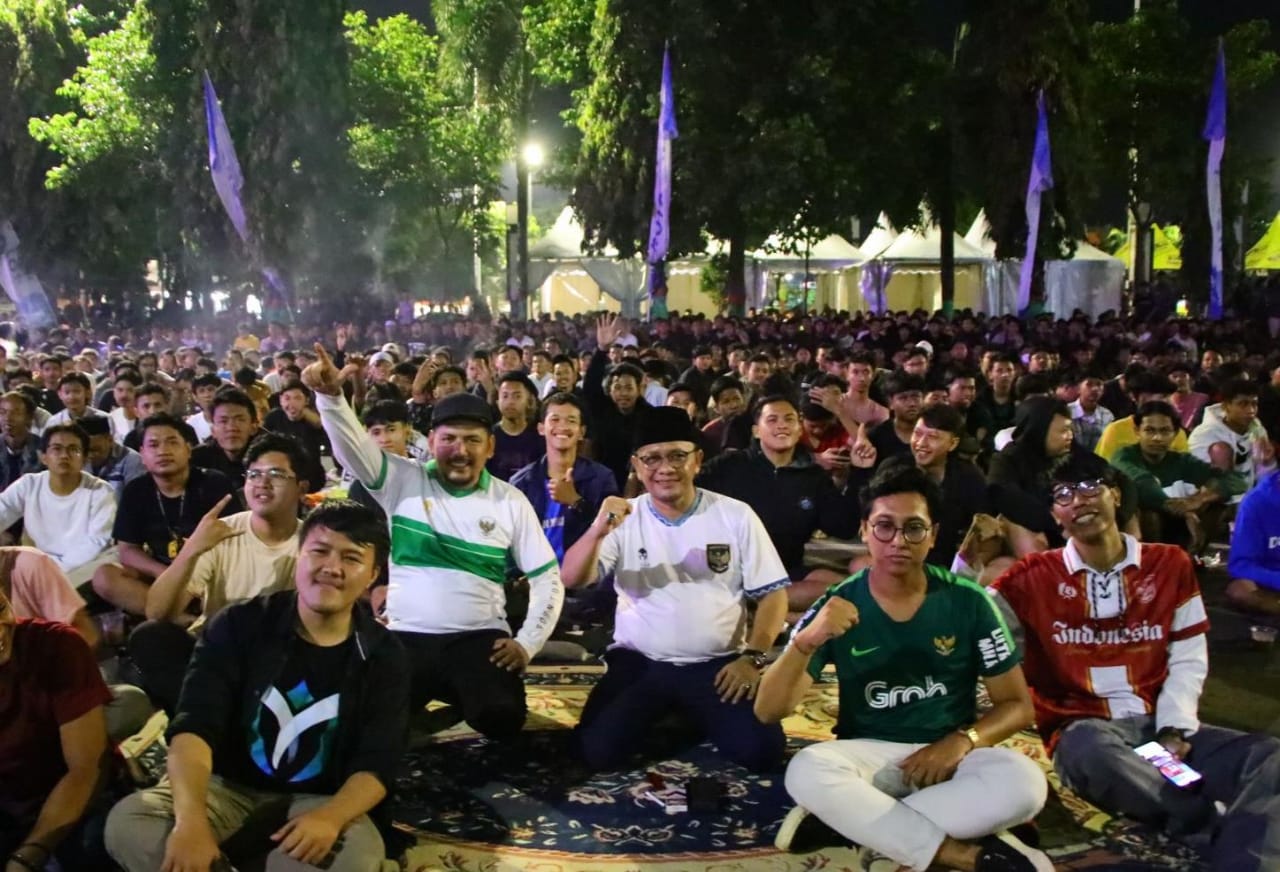Perkuat kecintaan bola, Pj Bupati Kudus ajak warga nobar Timnas dan launching Persiku Perkuat kecintaan bola, Pj Bupati Kudus ajak warga nobar Timnas dan launching Persiku