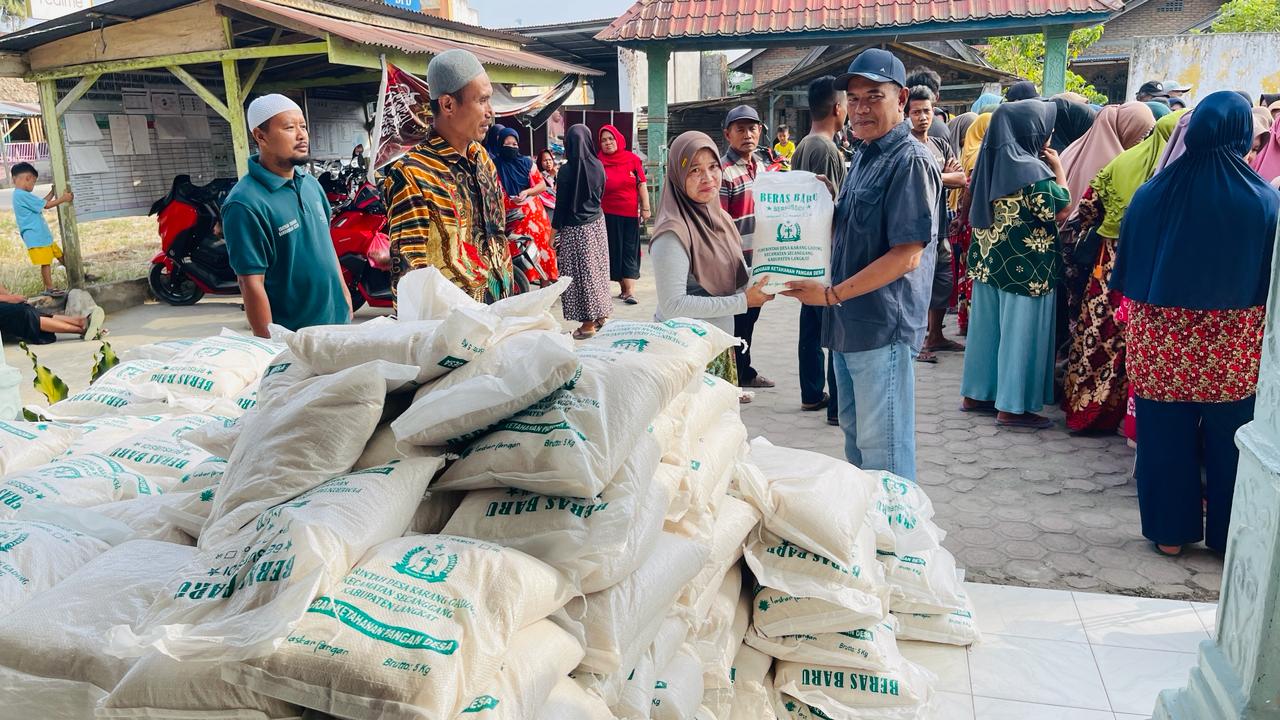 Antisipasi inflasi Pemdes Karang Gading jual beras bersubsidi produksi Laskar Pangan Antisipasi inflasi Pemdes Karang Gading jual beras bersubsidi produksi Laskar Pangan